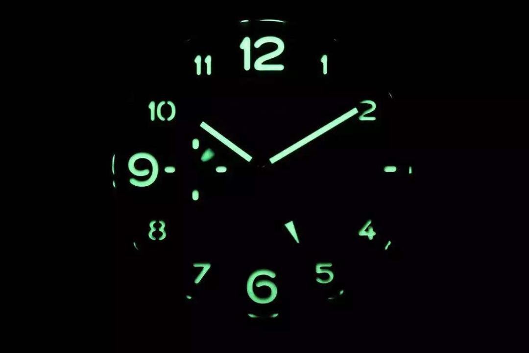 PAM 438 Dial Lume